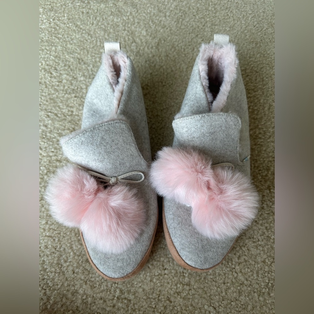 Toms Nahla Slippers size 8